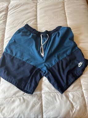 Nike Two-Tone Blue and Navy 7in flow shorts
